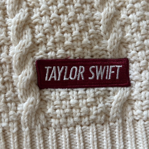 Taylor Swift Red Cardigan - Picture 3 of 7